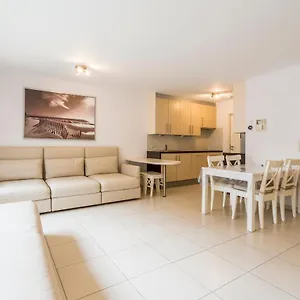 Spacious - Ground Floor Near Beach Appartement
